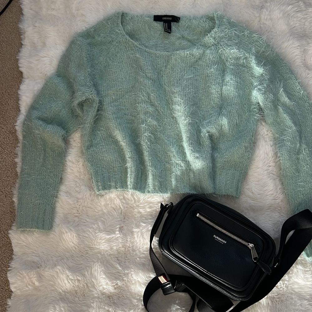 🥰 Forever21 soft furry crop sweater size M  in mint green